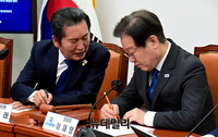 [포토] 대화 나누는 이재명·정청래