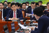 [포토] 정무위 출석한 김주현 금융위원장