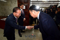 [포토] 지지호소 하는 김학용·윤재옥 의원