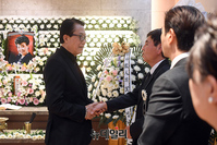 [포토] 원로가수 현미 빈소 찾은 동료가수들