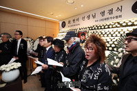 [포토] 원로가수 현미 영결식, 눈물로 떠나보내는 사람들