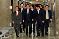 [포토] 입장하는 국민의힘 지도부