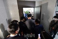 [포토] 검찰, 윤관석 더불어민주당 의원 사무실 압수수색