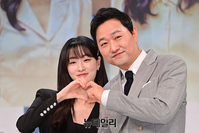 [포토] 부녀 역할로 호흡 맞추는 '김유석-전혜연'