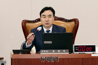 [포토] 회의 주재하는 윤관석 민주당 의원