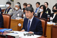 [포토] 답변하는 이주호 사회부총리