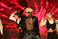 [포토] 복귀한 이기광...신곡 '프레데터' 무대