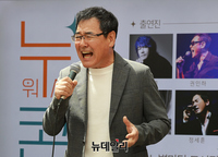 [포토] 장애인의날 특별콘서트, 노래하는 권인하 