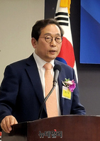 [포토] 4.19 미디어혁명 대토론회, 인사말하는 황우섭 미디어연대 상임대표