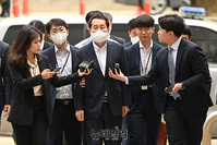 [포토] 법원 출석하는 강래구