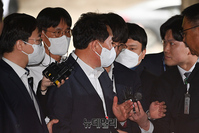 [포토] 영장심사 출석한 강래구 "언젠가 말할 날이 있겠죠"