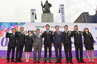 [포토] 아산시, 광화문 광장서 '이순신 장군 동상 친수식' 거행