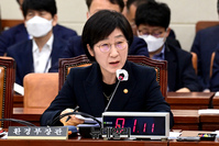 [포토] 답변하는 한화진 환경부 장관