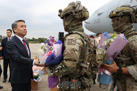 [포토] '프로미스 작전' 군인들 격려하는 국방부 장관