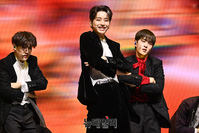 [포토] '쓰로우 어 다이스' 무대로 데뷔하는 소디엑