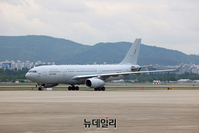 [포토] 우리공군 KC-330 성남공항 도착...'수단 내전' 교민 28명 전원 귀국