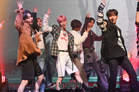 [포토] 타이틀곡 '여우가 시집가는날' 무대 선보이는 이펙스