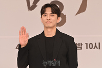 [포토] 윤나무 '응급실은 내가 지킨다'