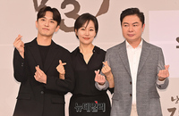 [포토] 돌담병원 패밀리 '윤나무-진경-임원희' 