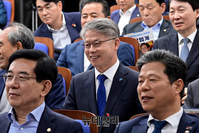 [포토] 의원총회 참석한 민형배 더불어민주당 의원