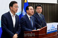 [포토] 의총서 발언하는 박홍근 더불민주당 원내대표