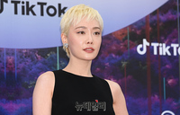 [포토] 금발 카리스마 뽐내는 김희어라