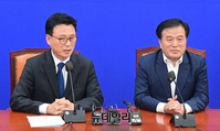 [포토] 환담 나누는 박광온 원내대표와 이진복 정무수석