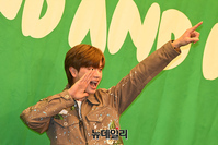 [포토] 비투비 육성재 '오랜만이라 어색해요'