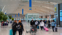 [포토] 황금연휴에 북적이는 인천국제공항