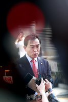 [포토] 답변하는 태영호 국민의힘 최고위원