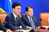 [포토] 원내대책회의서 발언하는 김민석 위원장