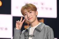 [포토] 최정훈의 밤의 공원, 포토타임 갖는 정동환