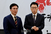 [포토] 대화 나누는 박광온·김민석 