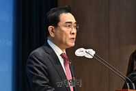 [포토] 최고위원 던진 태영호 국민의힘 의원 