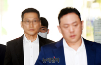 [포토] 영장심사 출석하는 이화그룹 김영준 회장·김성규 총괄사장