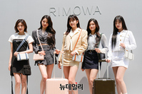 [포토] 리모와 플래그십 스토어 찾은 아이브