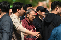 [포토] 청계광장 찾은 이명박 전 대통령