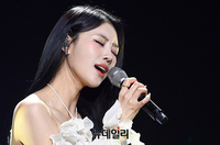 [포토] '보고싶어' 무대 선보이는 미주