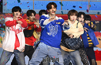 [포토] 아이돌 유나이트, 타이틀곡 '워터폴' 무대 