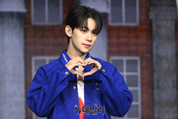 [포토] 유나이트 스티브 '내 마음속 하트'