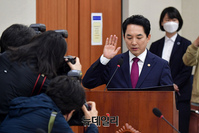 [포토] 선서하는 박민식 국가보훈부 장관 후보자