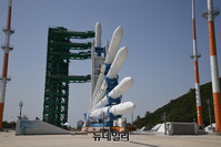 [포토] 누리호 이송 및 기립...발사관리위서 24일 오후 시간 결정