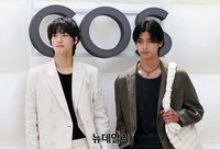 [포토] 모델 이승찬-유고 "팝업 오픈 축하해요"