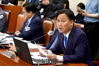 [포토] 발언하는 김영진 더불어민주당 의원