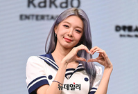 [포토] 드림캐쳐 다미, 귀여운 손 하트