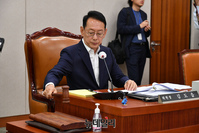 [포토] 회의 주재하는 김도읍 위원장