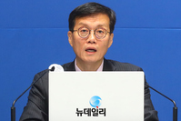 [포토] 기준금리 연 3.5% 동결...발언하는 이창용 한국은행 총재