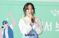 [포토] 대표곡 'We All Lie(위 올 라이)' 선보이는 하진