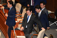 [포토] 입장하는 이재명 더불어민주당 대표