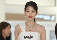 [포토] 백화점에 등장한 장원영 "굿모닝"